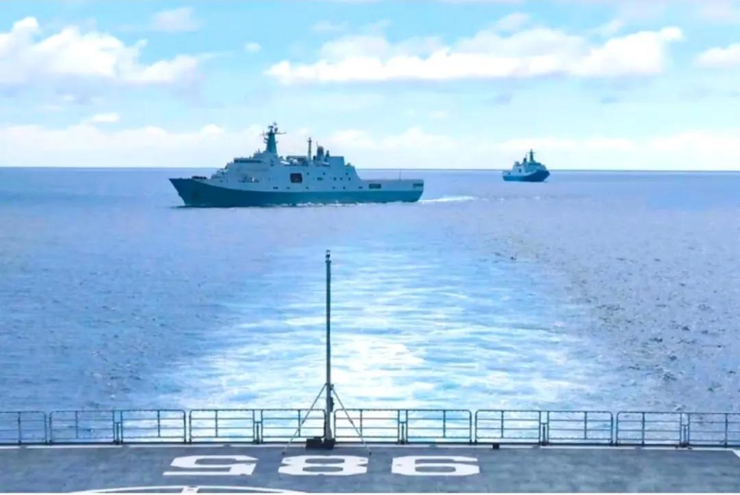 臺兩艘護衛艦近距離警戒山東艦，美航母仍在臺島防止中方趁機收臺(圖2)