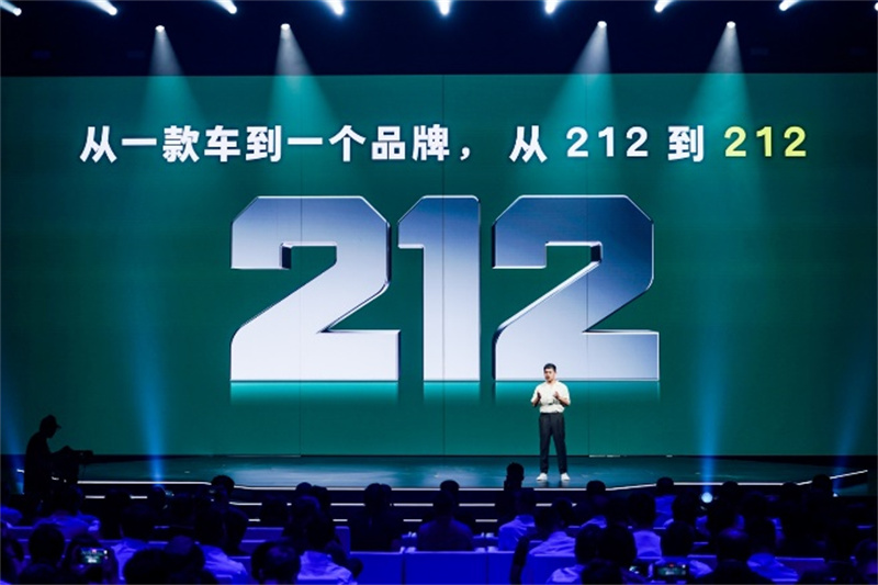 傳奇重生!212越野車華麗變身,開啟國(guó)潮越野新篇章 傳奇重生!212越野車華麗變身,開啟國(guó)潮越野新篇章(圖1)