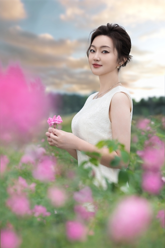 玫莉蔻十二載的熱愛與追求，展現了玫瑰護膚的絢爛之美(圖2)