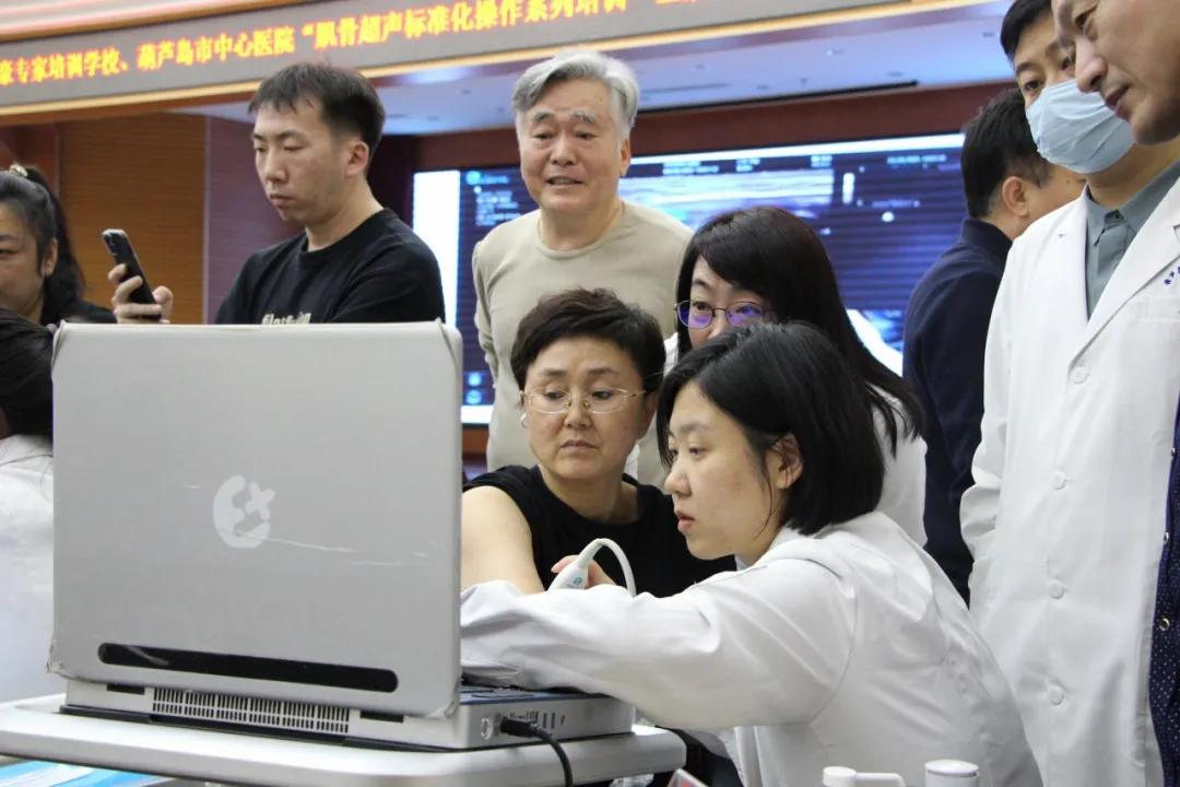 朗豪醫(yī)療集團(tuán)肌骨超聲培訓(xùn)落地葫蘆島中心醫(yī)院 開(kāi)創(chuàng)精準(zhǔn)診療新紀(jì)元(圖15) 朗豪醫(yī)療集團(tuán)肌骨超聲培訓(xùn)落地葫蘆島中心醫(yī)院 開(kāi)創(chuàng)精準(zhǔn)診療新紀(jì)元(圖15)
