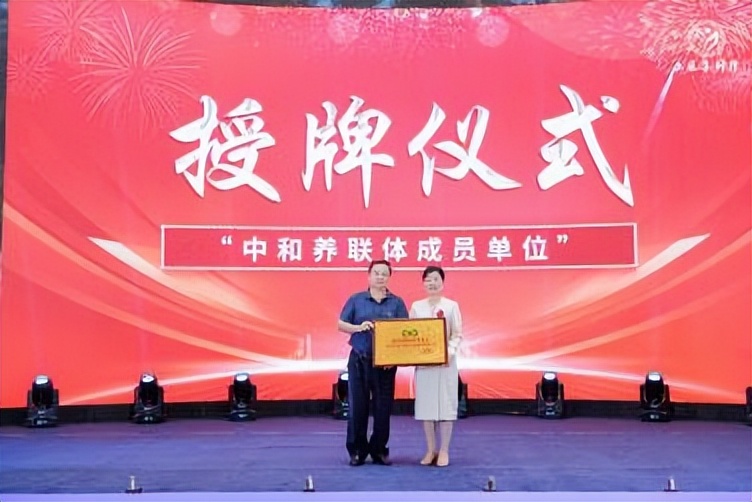 “守正創新 傳承致遠 融合共贏”第一屆特色灸法傳承與創新大會在鄭州隆重舉行 (圖13) “守正創新 傳承致遠 融合共贏”第一屆特色灸法傳承與創新大會在鄭州隆重舉行 (圖13)