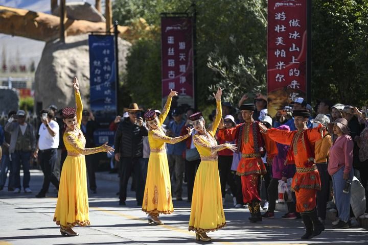 新華財(cái)經(jīng)|暑期“結(jié)尾”不減“旅游熱” 文旅消費(fèi)“穩(wěn)開高走”趨勢有望延續(xù)