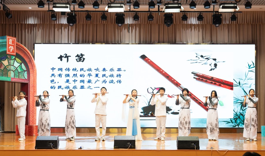 800V快充、碳化硅電驅(qū)步入平權(quán)時(shí)代！零跑C16把大6座SUV價(jià)格打下來